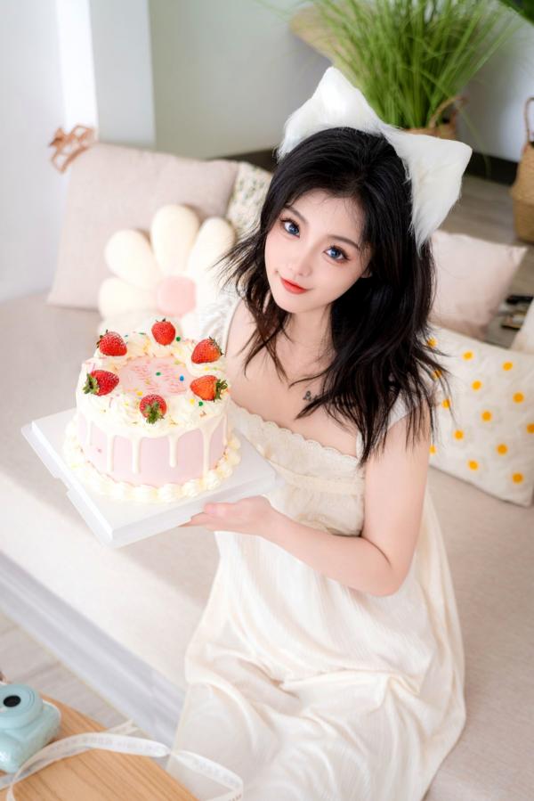    桃良阿宅-精美草莓蛋糕私房写真，居家清纯猫耳少女诱惑拍摄，极致性感身材大尺度展现第5张图片