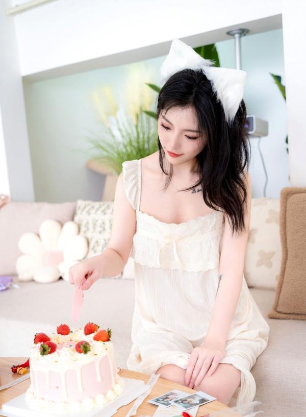    桃良阿宅-精美草莓蛋糕私房写真，居家清纯猫耳少女诱惑拍摄，极致性感身材大尺度展现第9张图片