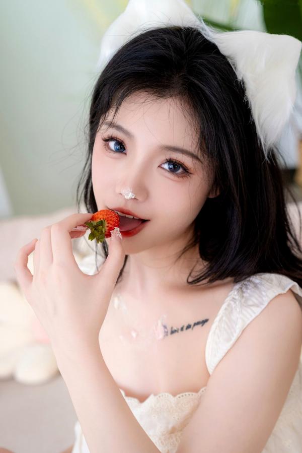    桃良阿宅-精美草莓蛋糕私房写真，居家清纯猫耳少女诱惑拍摄，极致性感身材大尺度展现第12张图片