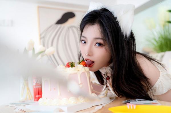    桃良阿宅-精美草莓蛋糕私房写真，居家清纯猫耳少女诱惑拍摄，极致性感身材大尺度展现第22张图片