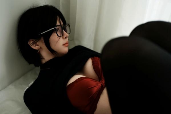    萌妹子眼酱大魔王w黑丝红内衣私房照，优雅黑红配色尽显迷人诱惑，极致性感魅力写真 [41P]第19张图片