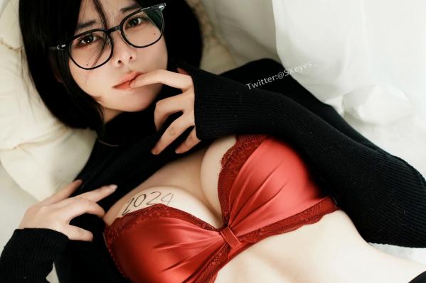    萌妹子眼酱大魔王w黑丝红内衣私房照，优雅黑红配色尽显迷人诱惑，极致性感魅力写真 [41P]第28张图片