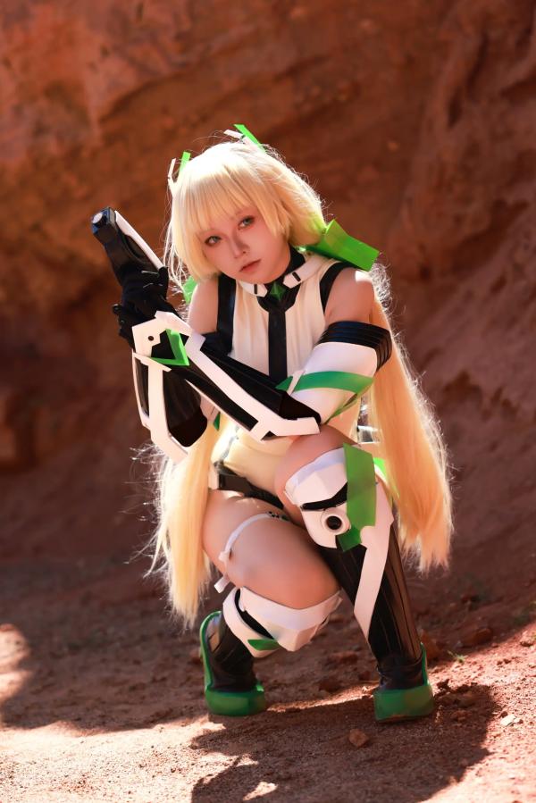    G44不会受伤 - 乐园追放安吉拉户外荒野COSPLAY战衣角色扮演 [40P]第1张图片