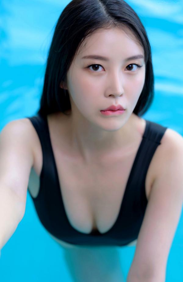    韩国美女SuHee私房大尺度写真：极品身材白嫩肌肤，床上诱惑性感睡衣与泳装湿身魅影第51张图片