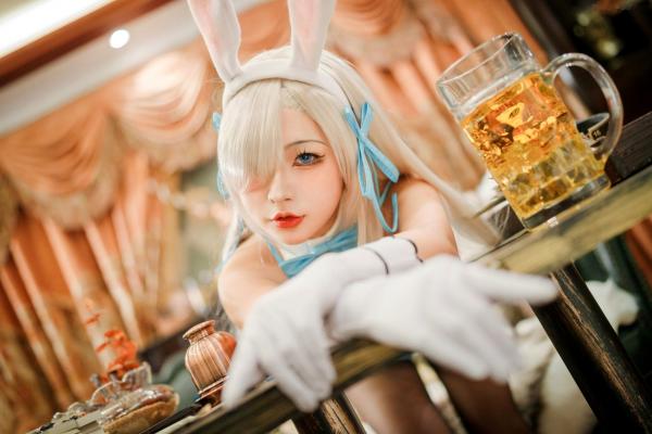    Yuuhui玉汇-一之濑明日奈兔女郎，室内酒吧钢管舞造型，浅蓝色漆皮高叉连体衣极致诱惑，黑丝长腿尽显魅力，高品质角色扮演写真第9张图片