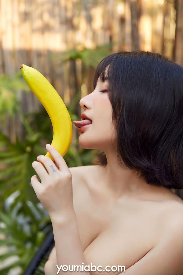    YouMi尤蜜-尹兒《欲望庭院》写真，田园风工装诱惑户外花园清新性感女神私房作品第28张图片