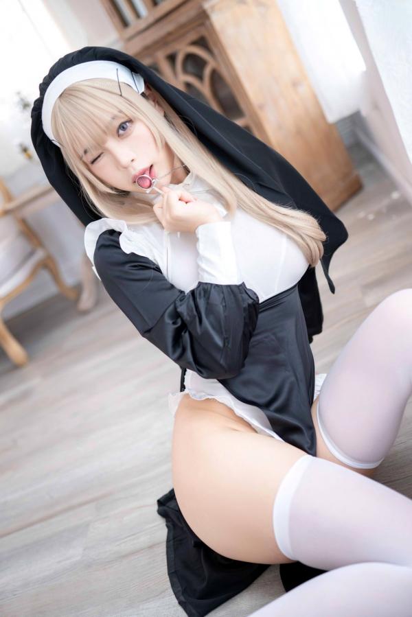   白烨-044-禁欲系修女cosplay，绝美金发演绎极致性感，黑白制服诱惑与白丝长腿视觉盛宴第15张图片