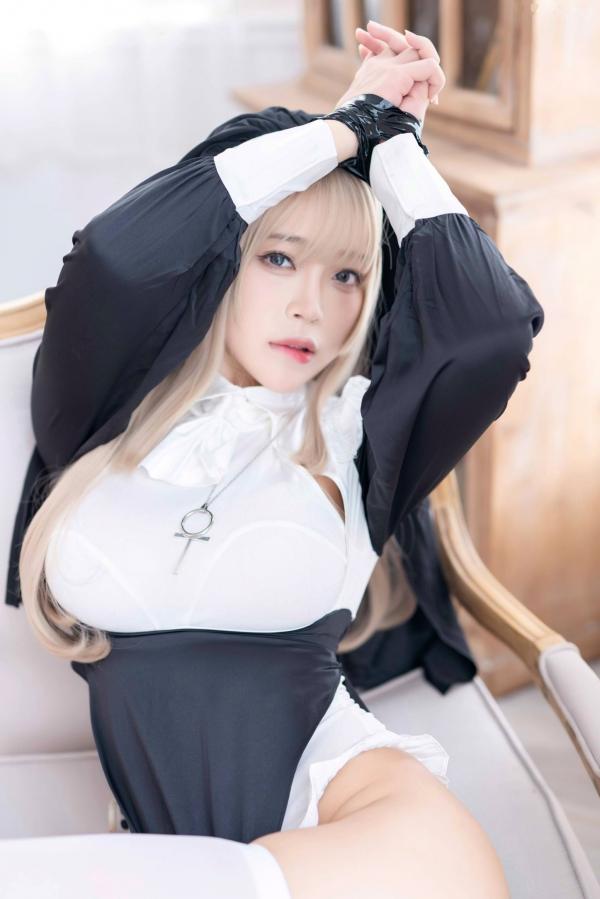   白烨-044-禁欲系修女cosplay，绝美金发演绎极致性感，黑白制服诱惑与白丝长腿视觉盛宴第30张图片