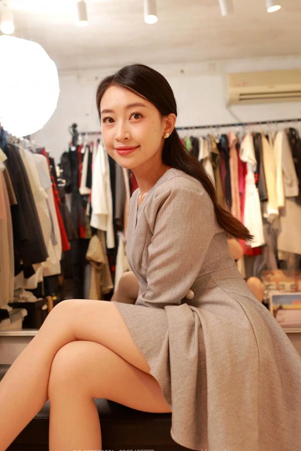    IESS异思趣向 小婕《私密衣橱》优雅灰裙职场OL气质丝袜美腿高跟鞋私房摄影第20张图片