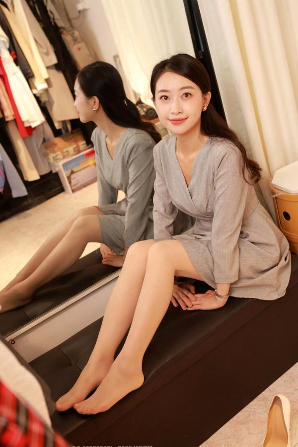    IESS异思趣向 小婕《私密衣橱》优雅灰裙职场OL气质丝袜美腿高跟鞋私房摄影第70张图片