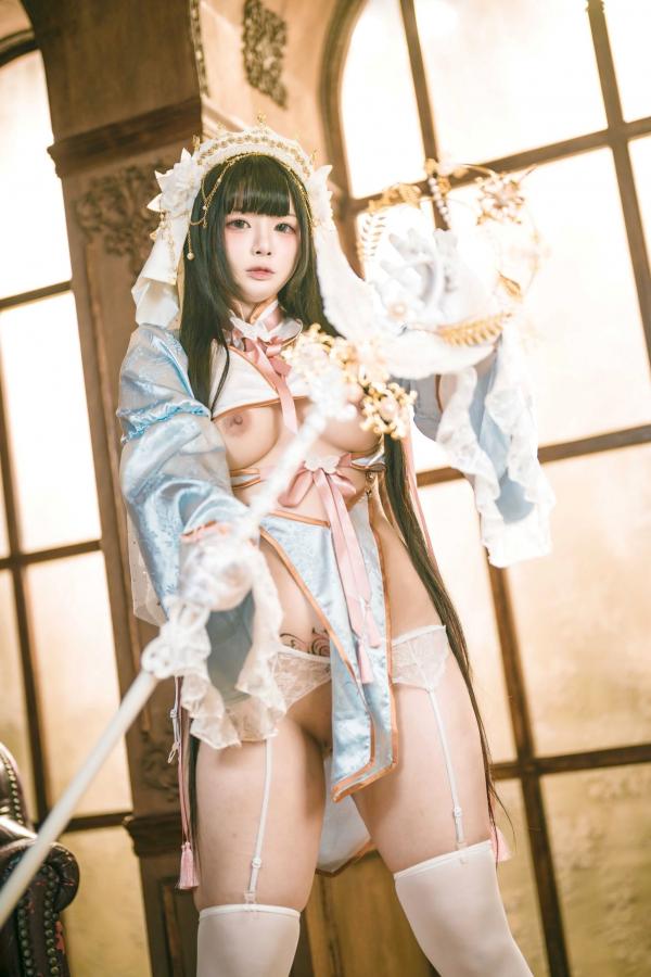    落落Raku-白百合-Lily-White：精致洋娃娃风格Cosplay，大胆角色扮演与私房大尺度写真，纯欲与性感尤物的极致诱惑第41张图片