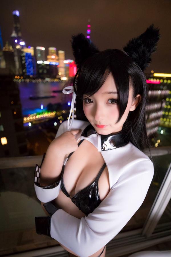    神楽坂真冬-碧蓝航线爱宕Cosplay，黑色光面胶袜诱惑，浴室大尺度私房写真，极致性感与动漫萌系完美融合第39张图片