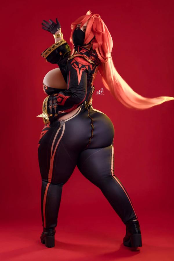    Uy Uy - Mavuika 原神玛薇卡极致身材Cosplay，火辣曲线与红发，绝美诱惑诱人视觉写真 [46P]第2张图片