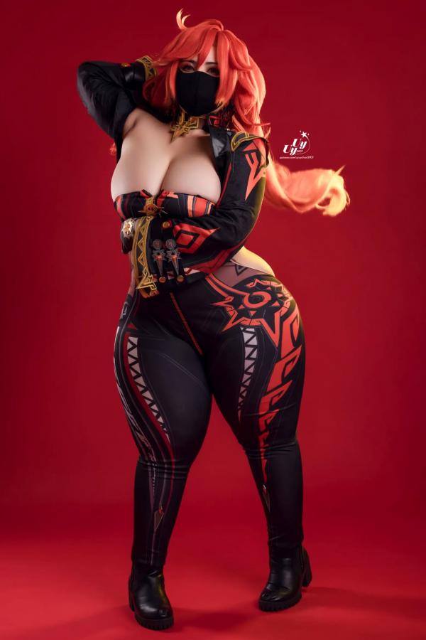    Uy Uy - Mavuika 原神玛薇卡极致身材Cosplay，火辣曲线与红发，绝美诱惑诱人视觉写真 [46P]第3张图片
