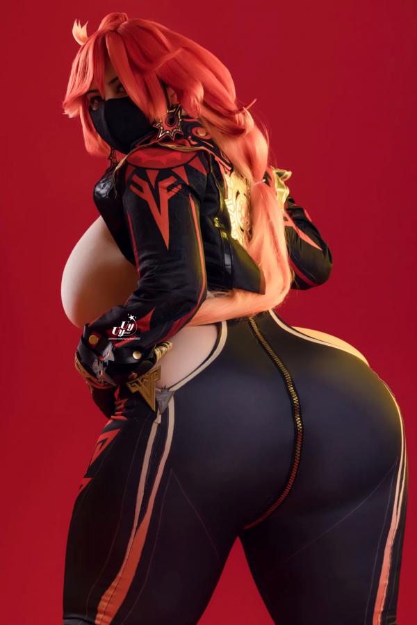    Uy Uy - Mavuika 原神玛薇卡极致身材Cosplay，火辣曲线与红发，绝美诱惑诱人视觉写真 [46P]第4张图片