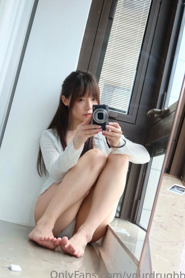    六味帝皇酱-阳光午后清纯自拍，甜美镜面风，极品蕾丝内衣私房写真第1张图片