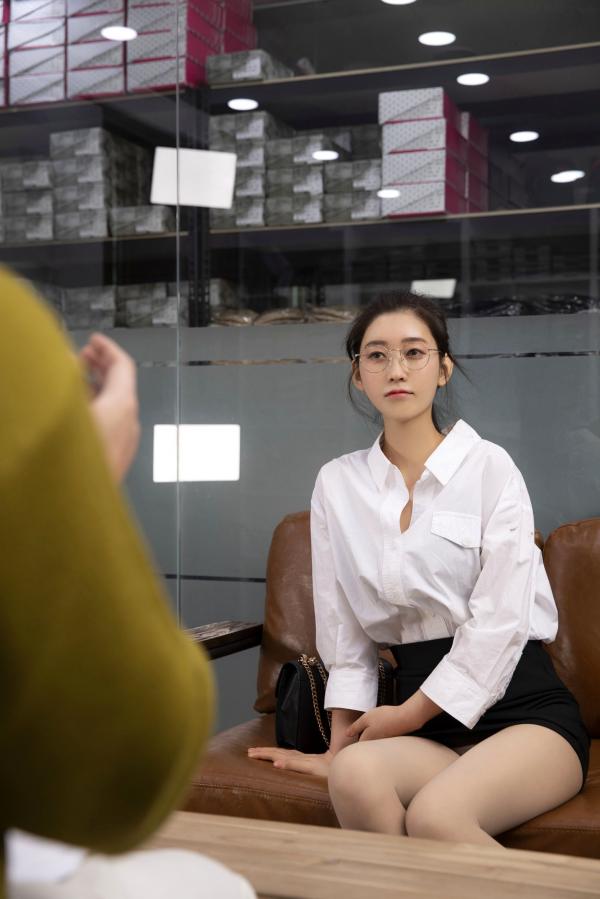    韩国女神LeeHa办公室女郎系列：白衬衫黑短裙职业装制服诱惑，知性美学，极致性感私房写真第45张图片