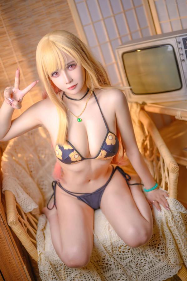    抱走莫子aa-042-喜多川泳装Cosplay，日式复古风格写真，展现极致性感诱惑曲线第7张图片