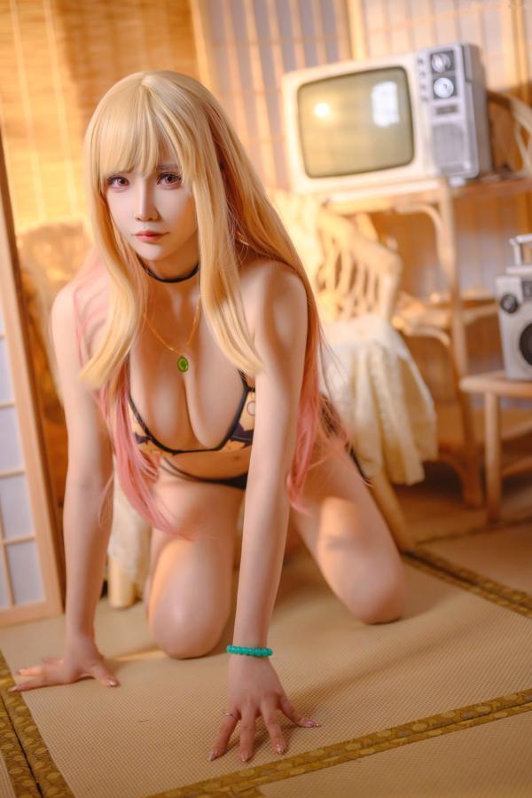    抱走莫子aa-042-喜多川泳装Cosplay，日式复古风格写真，展现极致性感诱惑曲线第18张图片