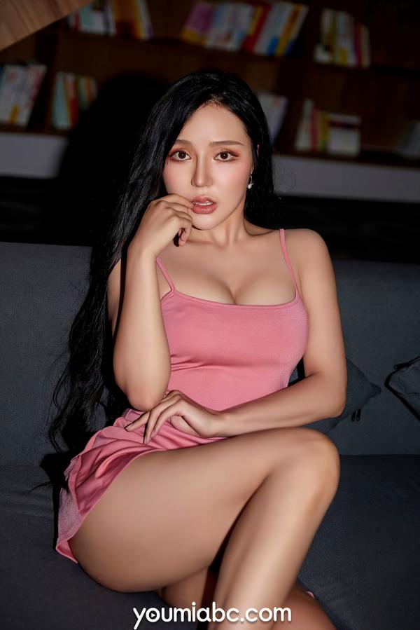    YouMi尤蜜-文静儿《深海火山》：户外落日粉裙诱惑与室内大尺度私房写真，性感魅力尽显第7张图片