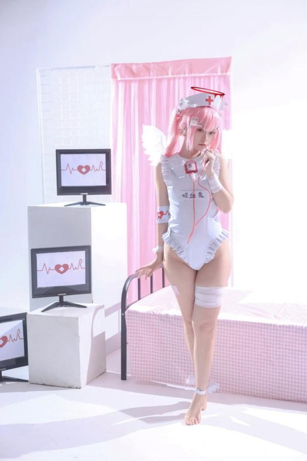    G44不会受伤 - 见习看护师月夜见爱：粉发动漫少女COS护士装制服诱惑，二次元梦幻私房写真 [31P]第1张图片
