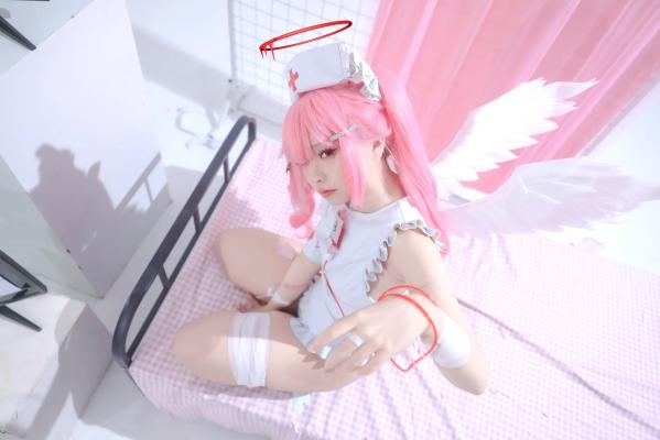    G44不会受伤 - 见习看护师月夜见爱：粉发动漫少女COS护士装制服诱惑，二次元梦幻私房写真 [31P]第17张图片
