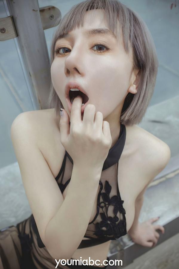    YouMi尤蜜：丰臣羽立《楼顶的大象》——短发美女黑色蕾丝透视装，楼顶露天私房写真，极致诱惑性感大片第23张图片