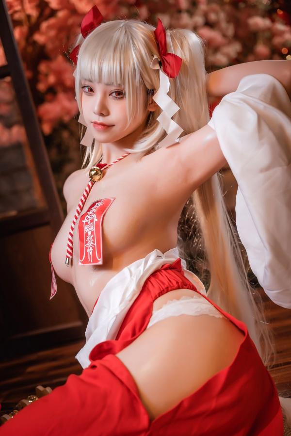   蜜汁猫裘-084-可畏巫女 唯美日式巫女角色扮演 银发双马尾高颜值御姐诱惑写真第15张图片