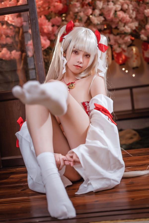    蜜汁猫裘-084-可畏巫女 唯美日式巫女角色扮演 银发双马尾高颜值御姐诱惑写真第32张图片