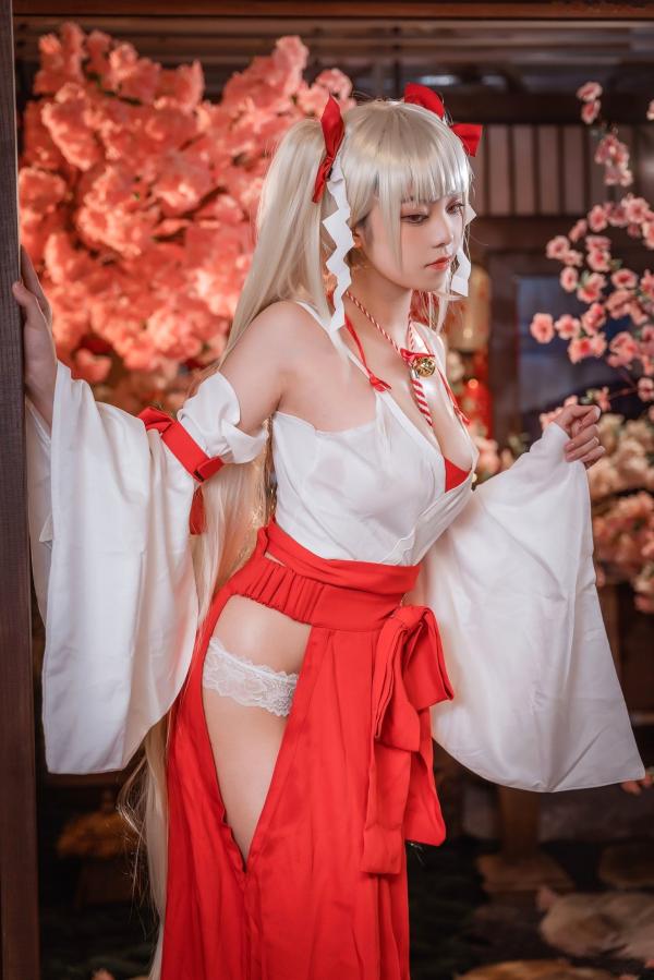    蜜汁猫裘-084-可畏巫女 唯美日式巫女角色扮演 银发双马尾高颜值御姐诱惑写真第49张图片