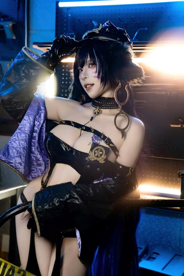    二佐Nisa - 碧蓝航线武藏极品黑丝特工女警cos，硬核战术风与极致性感诱惑写真第2张图片
