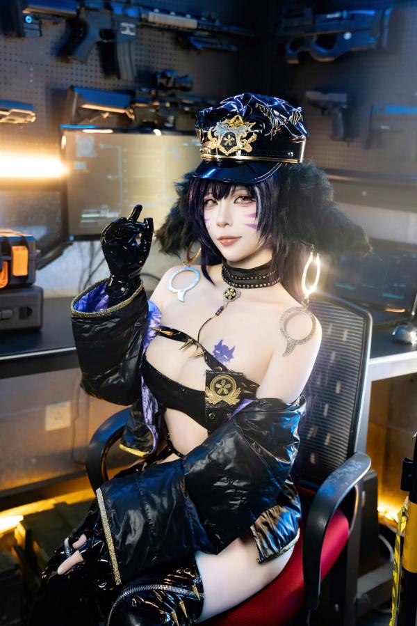    二佐Nisa - 碧蓝航线武藏极品黑丝特工女警cos，硬核战术风与极致性感诱惑写真第3张图片