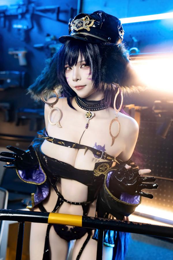    二佐Nisa - 碧蓝航线武藏极品黑丝特工女警cos，硬核战术风与极致性感诱惑写真第4张图片