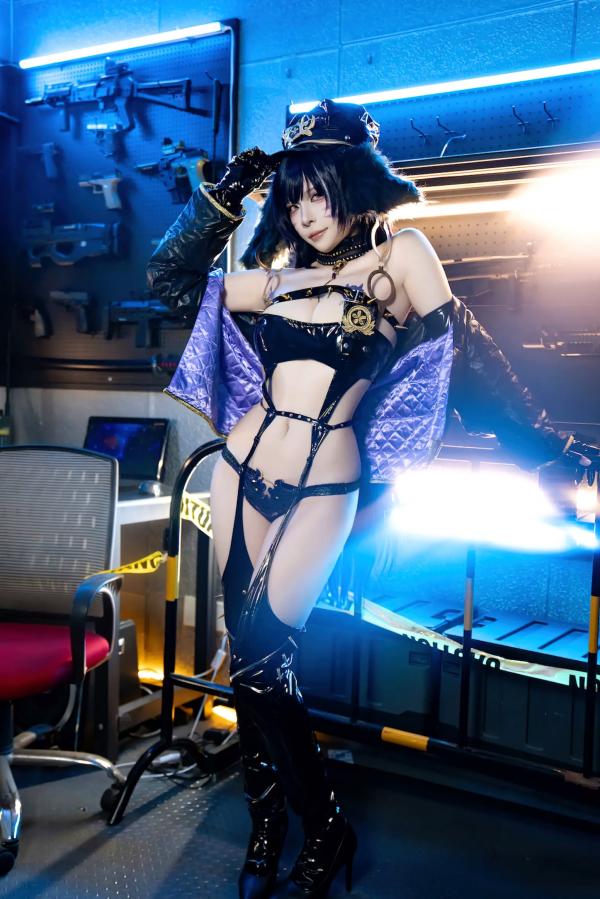    二佐Nisa - 碧蓝航线武藏极品黑丝特工女警cos，硬核战术风与极致性感诱惑写真第8张图片