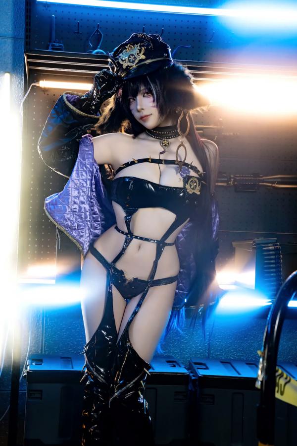    二佐Nisa - 碧蓝航线武藏极品黑丝特工女警cos，硬核战术风与极致性感诱惑写真第11张图片