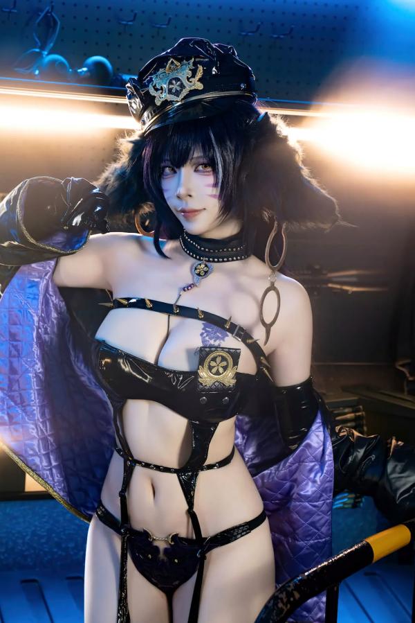   二佐Nisa - 碧蓝航线武藏极品黑丝特工女警cos，硬核战术风与极致性感诱惑写真第12张图片