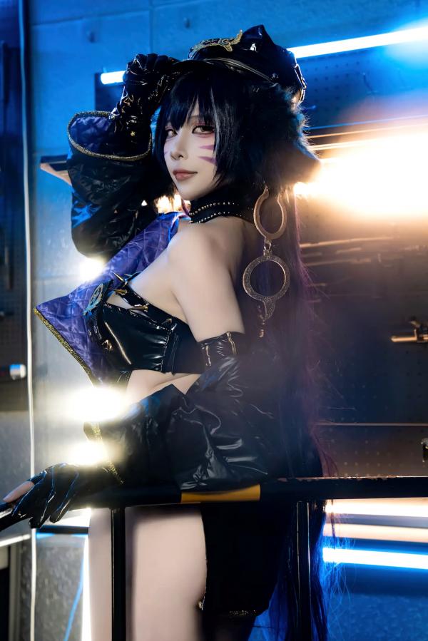    二佐Nisa - 碧蓝航线武藏极品黑丝特工女警cos，硬核战术风与极致性感诱惑写真第13张图片