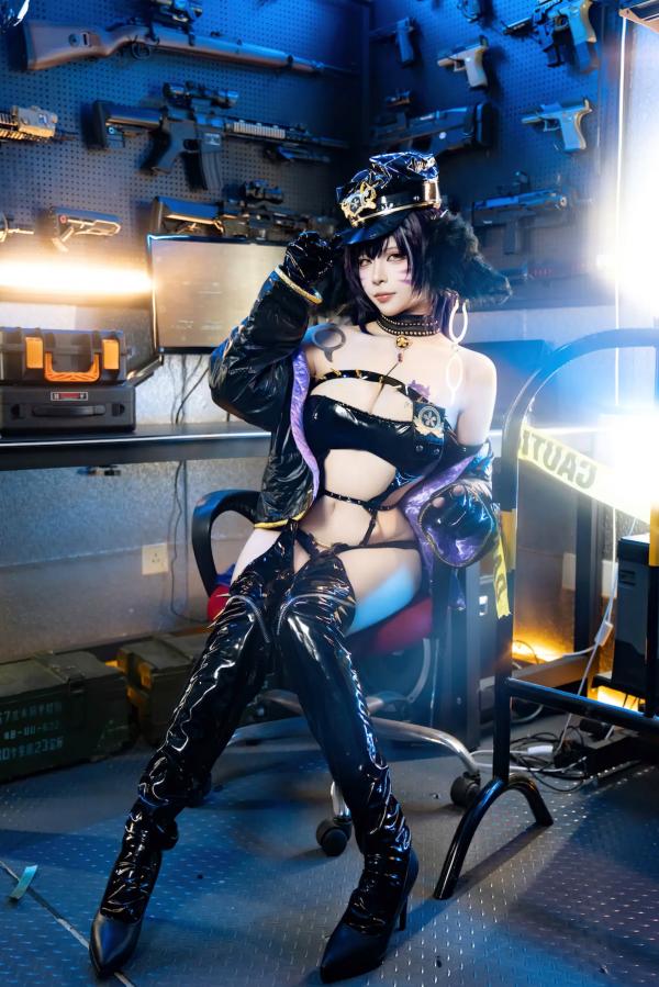    二佐Nisa - 碧蓝航线武藏极品黑丝特工女警cos，硬核战术风与极致性感诱惑写真第14张图片