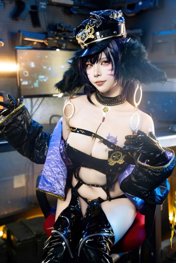    二佐Nisa - 碧蓝航线武藏极品黑丝特工女警cos，硬核战术风与极致性感诱惑写真第15张图片