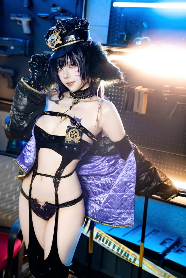    二佐Nisa - 碧蓝航线武藏极品黑丝特工女警cos，硬核战术风与极致性感诱惑写真第21张图片
