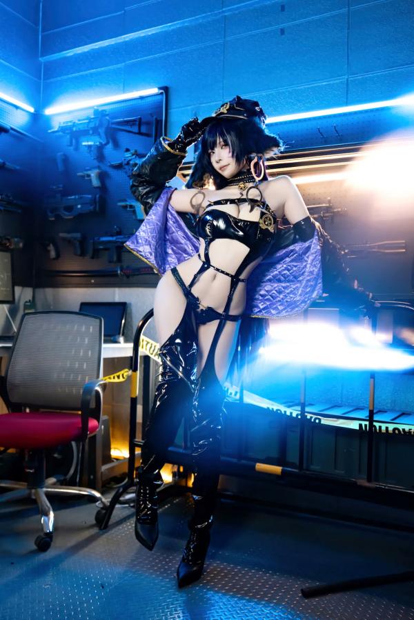    二佐Nisa - 碧蓝航线武藏极品黑丝特工女警cos，硬核战术风与极致性感诱惑写真第25张图片