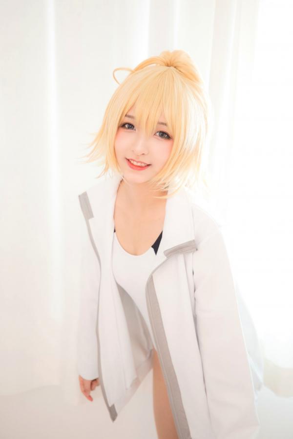   神楽坂真冬《Fate/Grand Order》白贞德角色扮演泳装写真，私房照与户外夜景完美结合，极致还原动漫少女萌系诱惑第1张图片