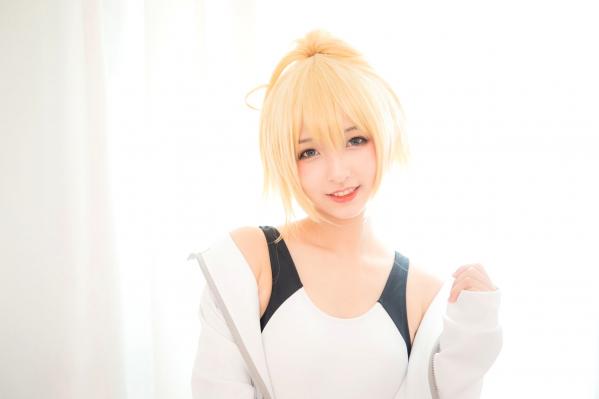    神楽坂真冬《Fate/Grand Order》白贞德角色扮演泳装写真，私房照与户外夜景完美结合，极致还原动漫少女萌系诱惑第5张图片