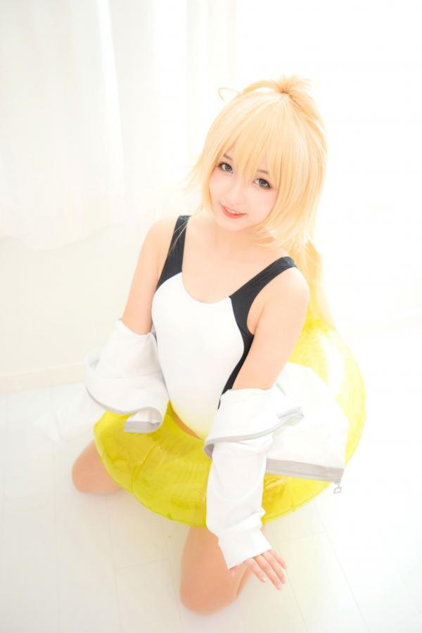    神楽坂真冬《Fate/Grand Order》白贞德角色扮演泳装写真，私房照与户外夜景完美结合，极致还原动漫少女萌系诱惑第6张图片