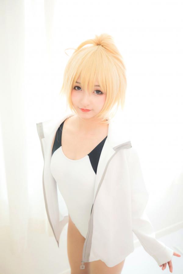    神楽坂真冬《Fate/Grand Order》白贞德角色扮演泳装写真，私房照与户外夜景完美结合，极致还原动漫少女萌系诱惑第10张图片