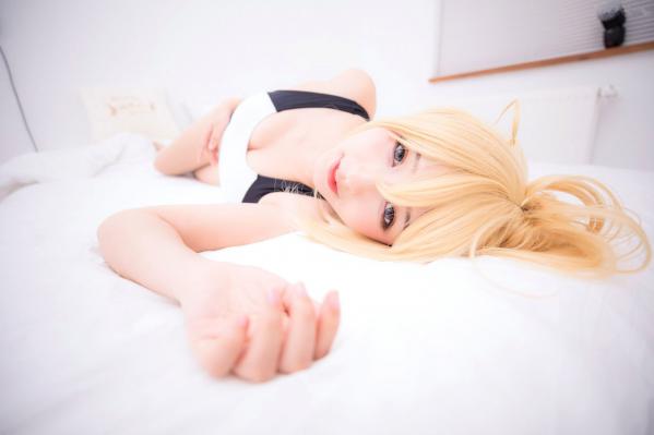    神楽坂真冬《Fate/Grand Order》白贞德角色扮演泳装写真，私房照与户外夜景完美结合，极致还原动漫少女萌系诱惑第22张图片
