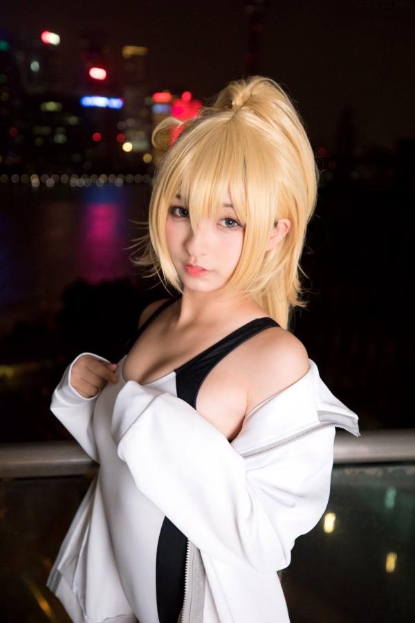    神楽坂真冬《Fate/Grand Order》白贞德角色扮演泳装写真，私房照与户外夜景完美结合，极致还原动漫少女萌系诱惑第25张图片