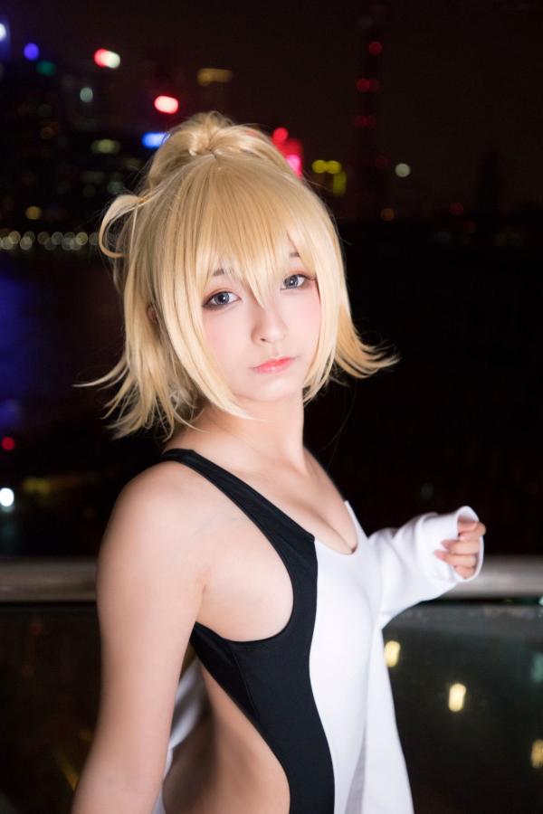    神楽坂真冬《Fate/Grand Order》白贞德角色扮演泳装写真，私房照与户外夜景完美结合，极致还原动漫少女萌系诱惑第26张图片