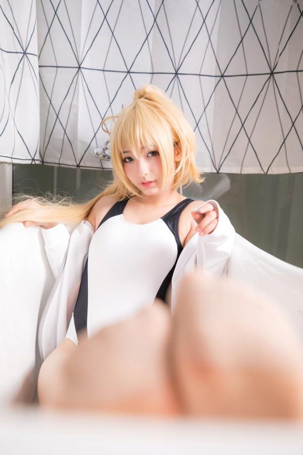    神楽坂真冬《Fate/Grand Order》白贞德角色扮演泳装写真，私房照与户外夜景完美结合，极致还原动漫少女萌系诱惑第47张图片