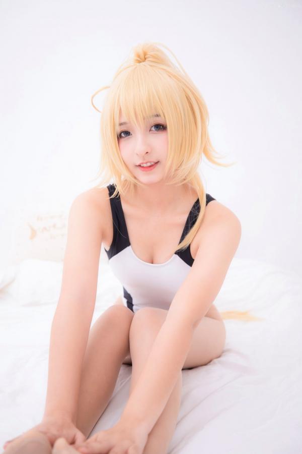    神楽坂真冬《Fate/Grand Order》白贞德角色扮演泳装写真，私房照与户外夜景完美结合，极致还原动漫少女萌系诱惑第112张图片